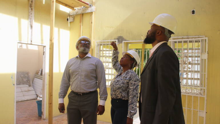Visit of Minister of VROMI to homes being repaired
